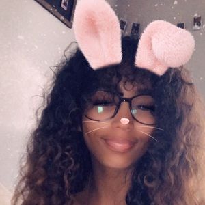 Meet your Posher, Kiana